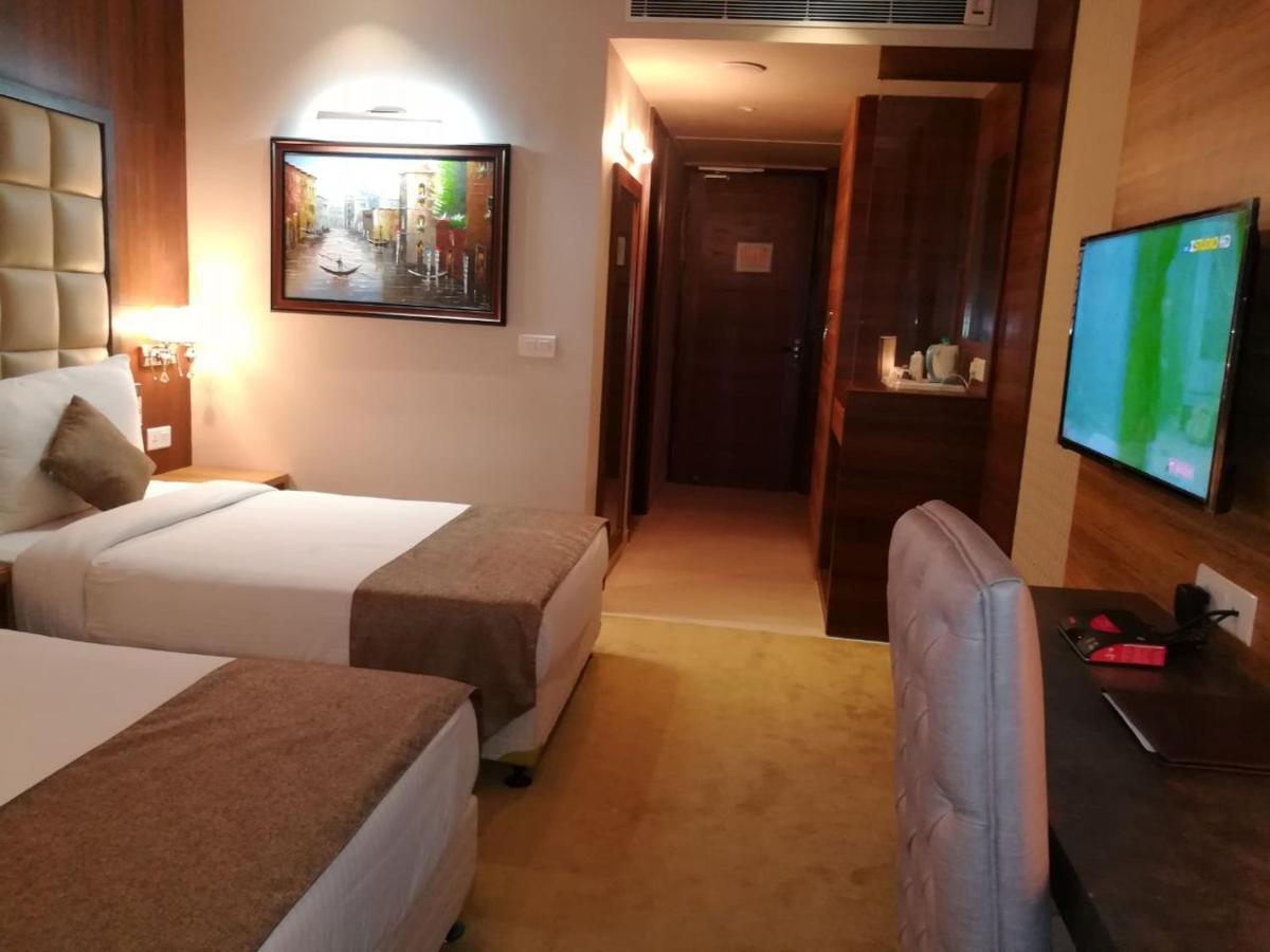 נוידה Hide Away Suites מראה חיצוני תמונה