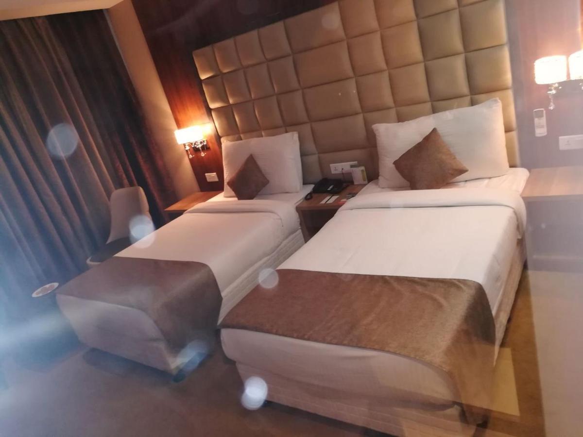 נוידה Hide Away Suites מראה חיצוני תמונה