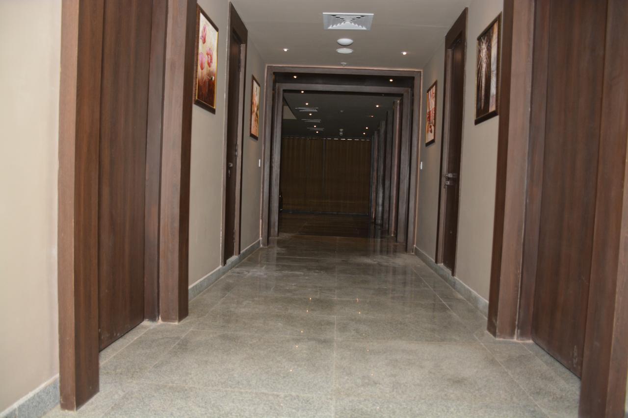 נוידה Hide Away Suites מראה חיצוני תמונה