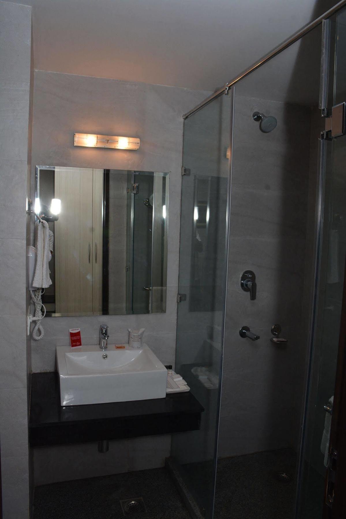 נוידה Hide Away Suites מראה חיצוני תמונה